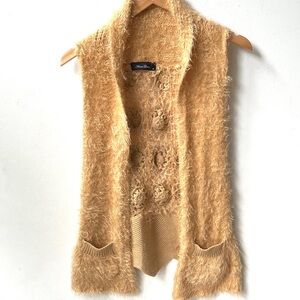 Anna Grace Fuzzy boho open front vest, Size Medium